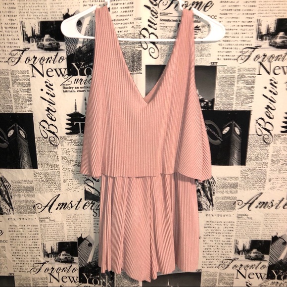 Light pink tank/shorts romper xs - Picture 2 of 6